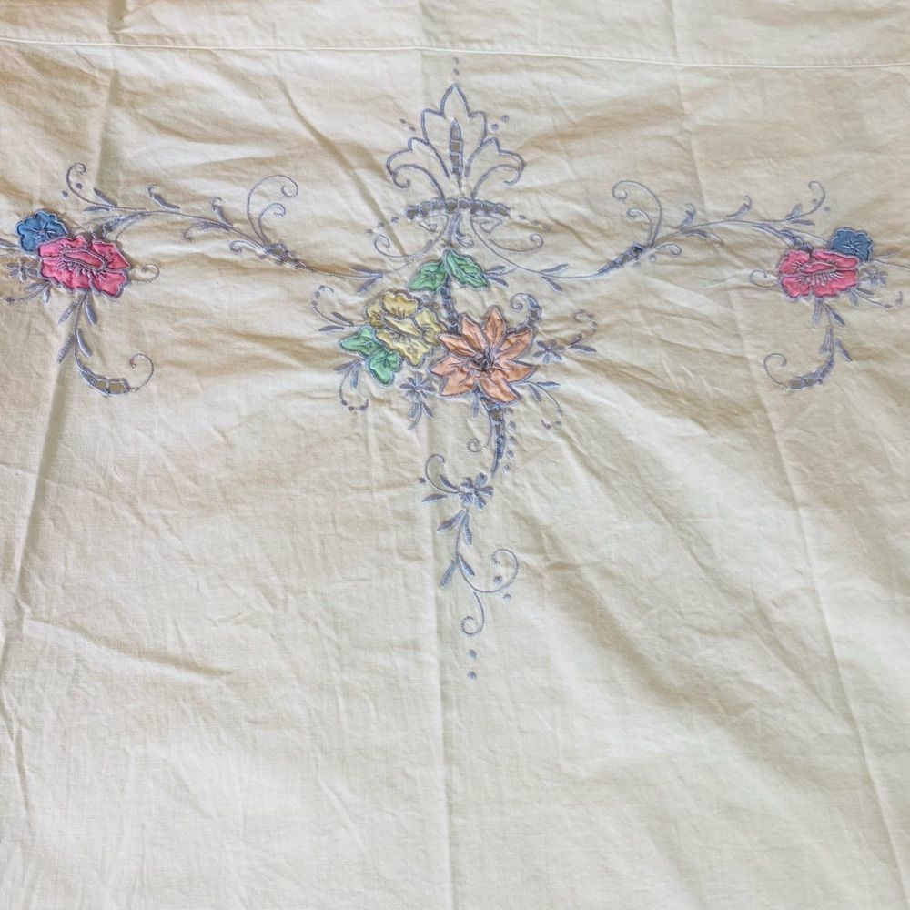 Vintage Hand Embroidered bed Coverlet Queen 100% cotton Cottage Romantic